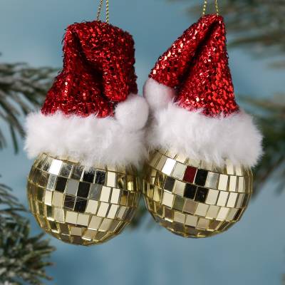 Weihnachtsbaumschmuck DISCOKUGEL mit Nikolausmütze - Kunststoff - i... von MARELIDA