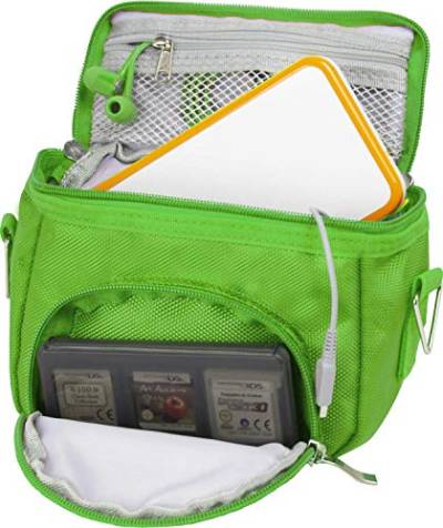 Orzly Travel Bag für alle Nintendo DS Konsole Modell Versionen mit Faltbarer Bildschirm (Original DS / 3DS / DS Lite / 3DS XL / DSi / New 3DS / New 3DS XL / 2DS XL / etc.) - Tasche enthält: Schultergurt + Tragegriff + Gürtelschlaufe + Fächer für Zubehör (Spiele / Stifte / Lade Kabel / Amiibo / etc.) - GRÜN von Orzly