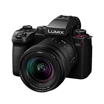 Panasonic LUMIX DC-S5 II Spiegelloses Vollformatkamera mit 20–60 mm F3,5–5,6 Objektiv, 4K 60p und 6K 30p, Flip-Screen, WLAN, Hybrid-Phasen-AF, Active IS, Schwarz von Panasonic