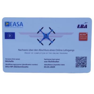 Roboterwerk Drohnenführerschein nach LBA-Vorgaben - EU-Kompetenznachweis A1/A3 und A2, mit QR-Code und Adressdaten hinten, Scheckkartengröße, hochwertige Plastikkarte mit 600dpi von Roboterwerk
