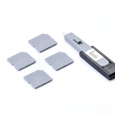 SmartKeeper ESSENTIAL / 4 x SD Port Blockers + Key / Grau von SmartKeeper