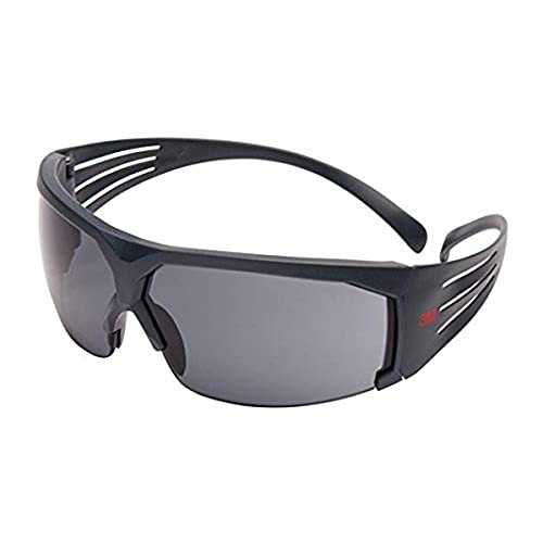 3M SecureFit Schutzbrille SF602SGAF, grau – Arbeitsschutzbrille mit Scotchgard Anti-Fog-Beschichtung – Grau getönte Gläser für maximalen UV- & Lichtschutz von 3M