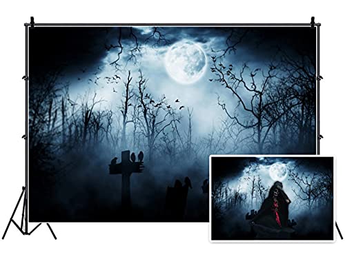 AOFOTO Fotohintergrund für Halloween, Friedhof, Fliegende Fledermäuse, Vögel Stehen auf Grabstein, Kreuz, Friedhof im dunklen Wald, Fotohintergrund, Stoff, Vinyl-Tapete, Fotostudio-Requisiten, 2,1 x von AOFOTO