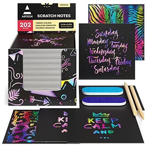 Arteza Kratzpapier mini Notizzettel 8.9 x 8.9 cm, Kratzblock Set inkl. 202 Blatt Scratch Papier, 2 Kratzstifte, 2 Spitzer & 2 Weltraum- und 200 Regenbogenmuster, Scratch-Zettelblock zum Basteln von ARTEZA