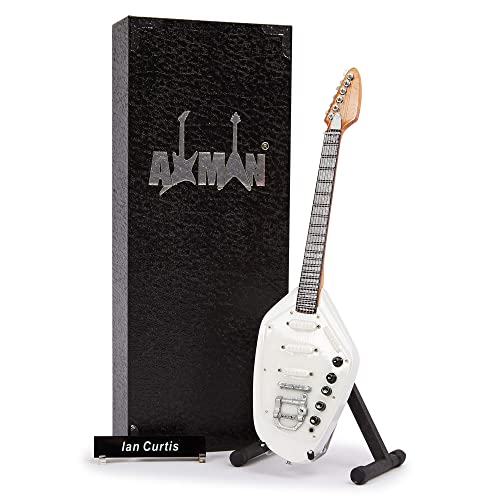 AXMAN Ian Curtis Miniatur-Gitarren-Nachbildung, Musikgeschenke, handgefertigt, 1/4-Maßstab – inklusive Schaubox, Namensschild und Miniatur-Gitarrenständer von AXMAN