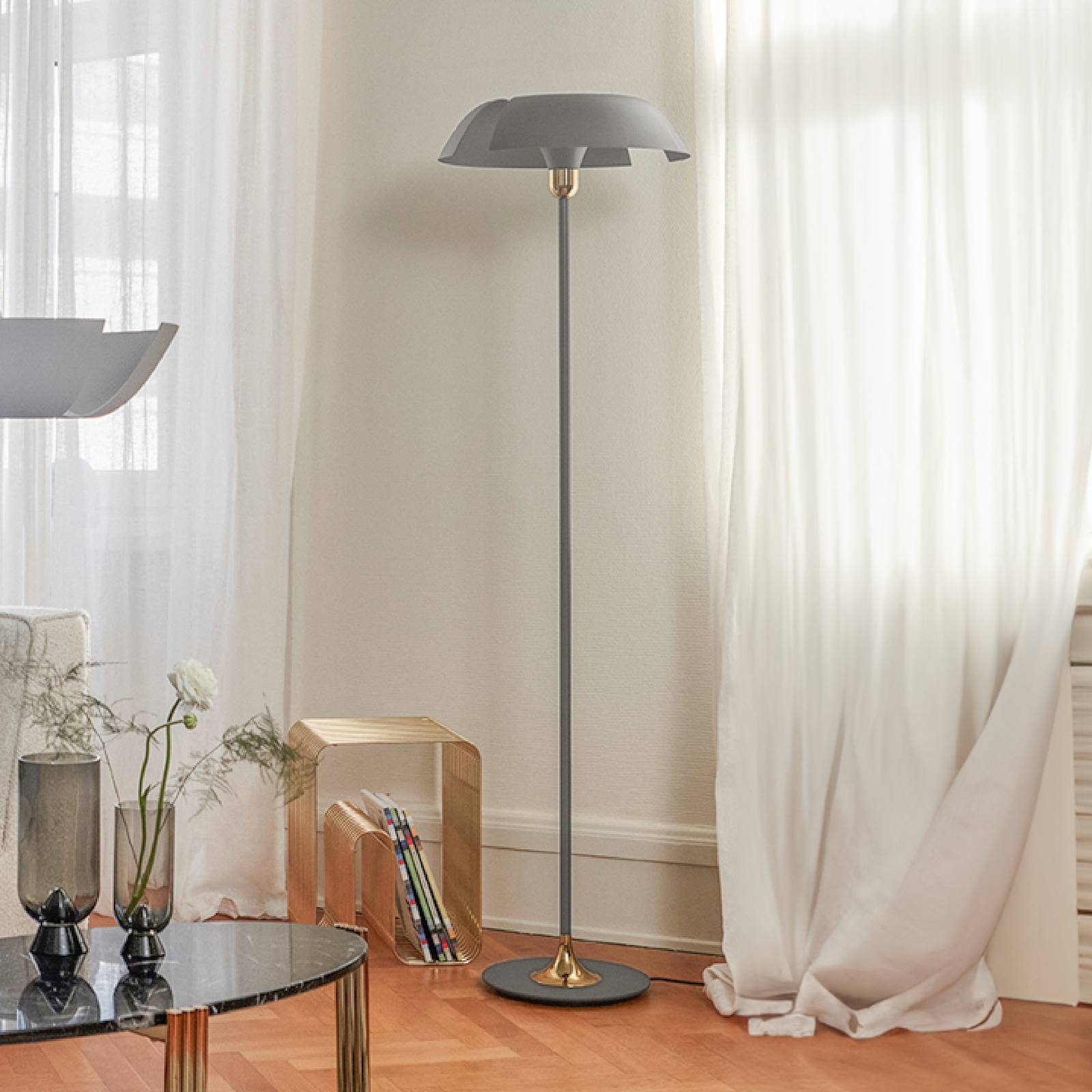 AYTM Stehleuchte Cycnus, taupe, Eisen, Höhe 160 cm, E27 AYTM Stehleuchte Cycnus, taupe, Eisen, Höhe 160 cm, E27 von AYTM