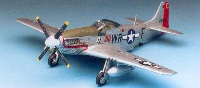 P-51D Mustang von Academy Plastic Model
