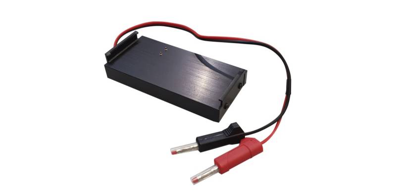 Akkuladehalterung Motorola GP320 GP340 GP360 GP380 mit 4mm Sicherheitsstecker von AccuCell