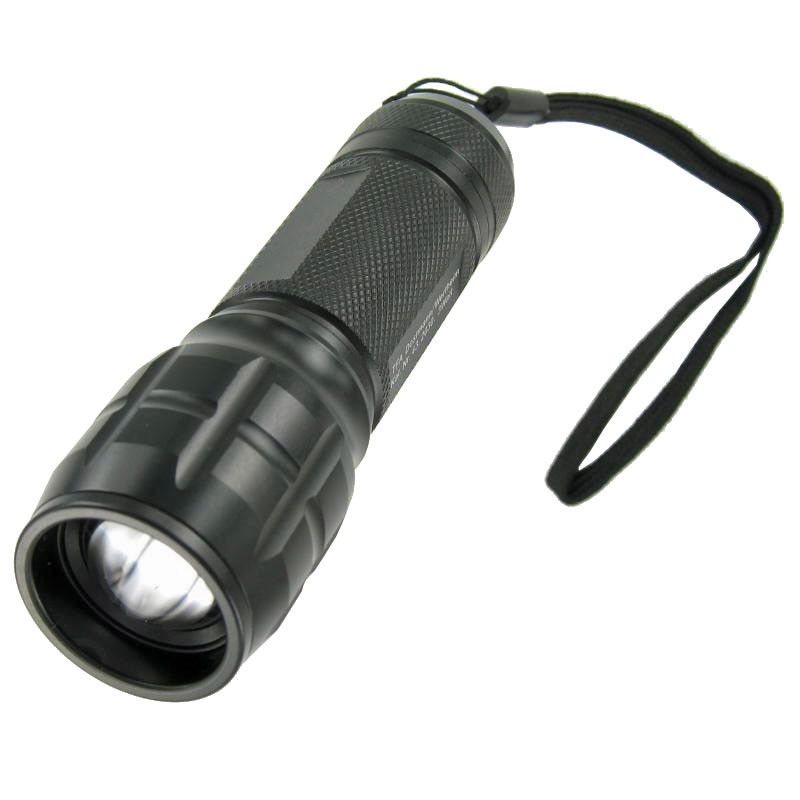 LED Taschenlampe bis 120 Meter Leuchtweite inkl. Batterien LED Taschenlampe bis 120 Meter Leuchtweite inkl. Batterien von AccuCell