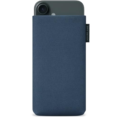 Adore June Handytasche Classic Recycled Blau kompatibel mit iPhone 16e / iPhone 16, Moderne Nachhaltige R-PES Stoffe, Made in Europe Adore June Handytasche Classic Recycled Blau kompatibel mit iPhone 16e / iPhone 16, Moderne Nachhaltige R-PES Stoffe, Made in Europe von Adore June