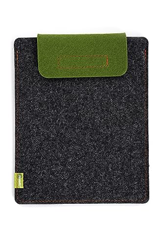 Almwild® Hülle iPad Pro 11" und 9.7", sowie iPad Air 4+5 10.9" und 9.7". Sleeve aus Filz in Schiefergrau. Verschlußlasche in Moosgrün. von Almwild