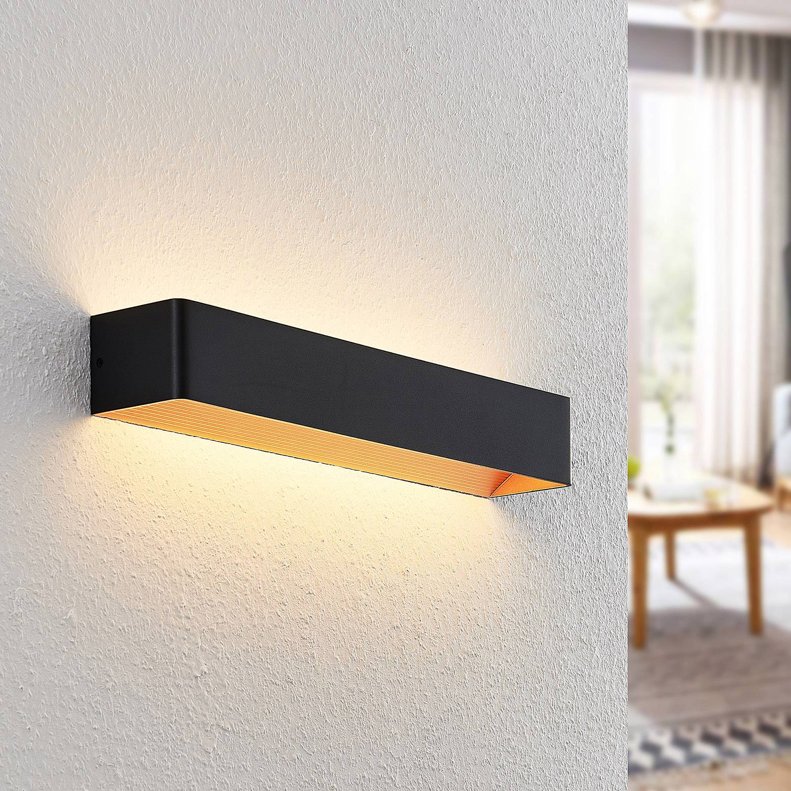 Arcchio LED-Wandlampe Karam, 53 cm, schwarz, Metall, up/down Arcchio LED-Wandlampe Karam, 53 cm, schwarz, Metall, up/down von Arcchio