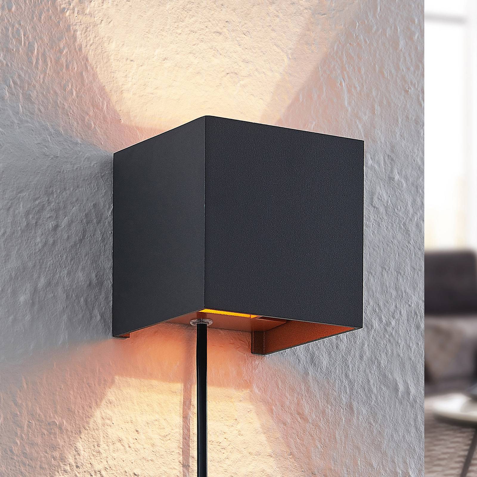 Arcchio Wandleuchte Zuzana, eckig, schwarz, Stecker, 10 cm Arcchio Wandleuchte Zuzana, eckig, schwarz, Stecker, 10 cm von Arcchio