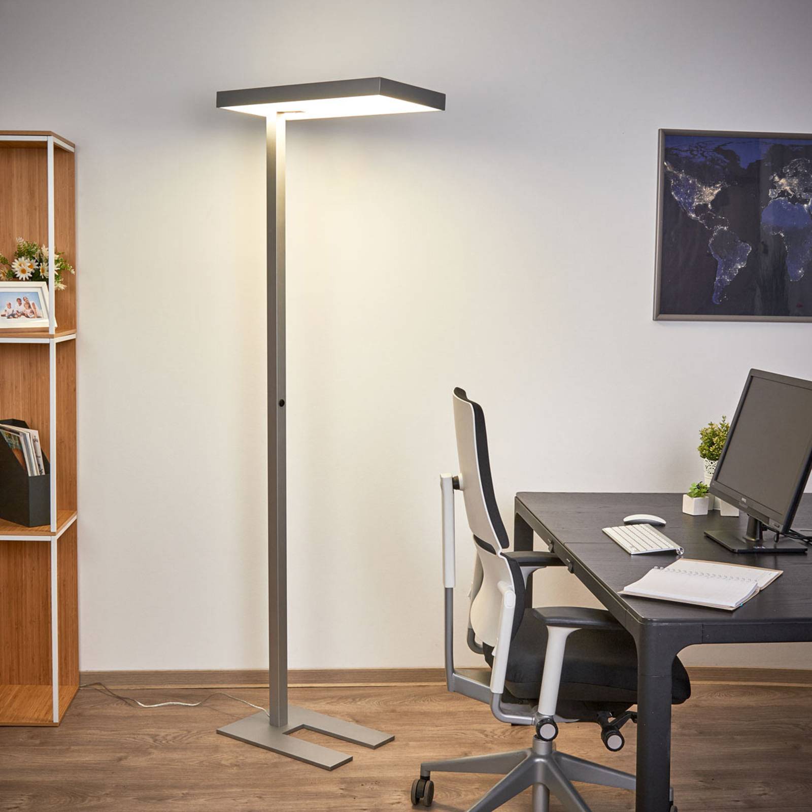 Büro-LED-Stehleuchte Nora, Bewegungsmelder 50W Büro-LED-Stehleuchte Nora, Bewegungsmelder 50W von Arcchio