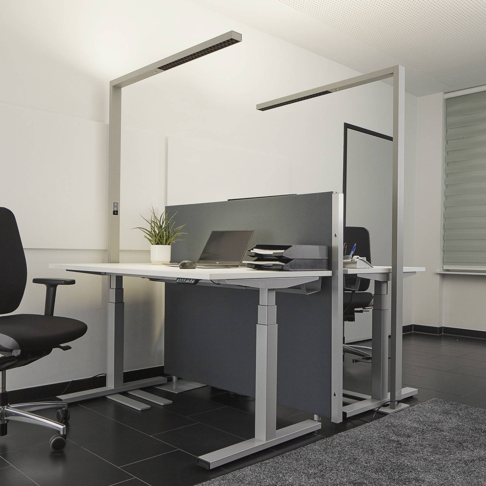 Arcchio LED-Büro-Stehlampe Jolinda, 2er-Set, silber, 4.000 K Arcchio LED-Büro-Stehlampe Jolinda, 2er-Set, silber, 4.000 K von Arcchio