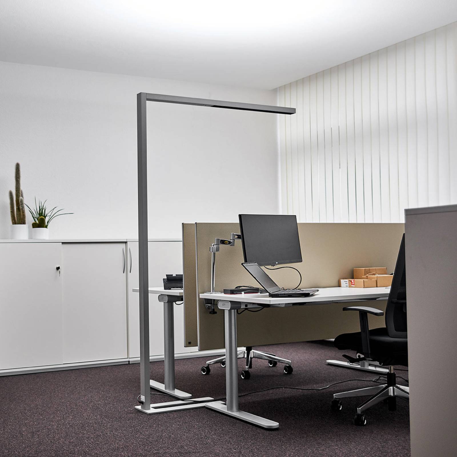 LED-Büro-Stehlampe Jolinda Sensor, Dimmer, silber von Arcchio