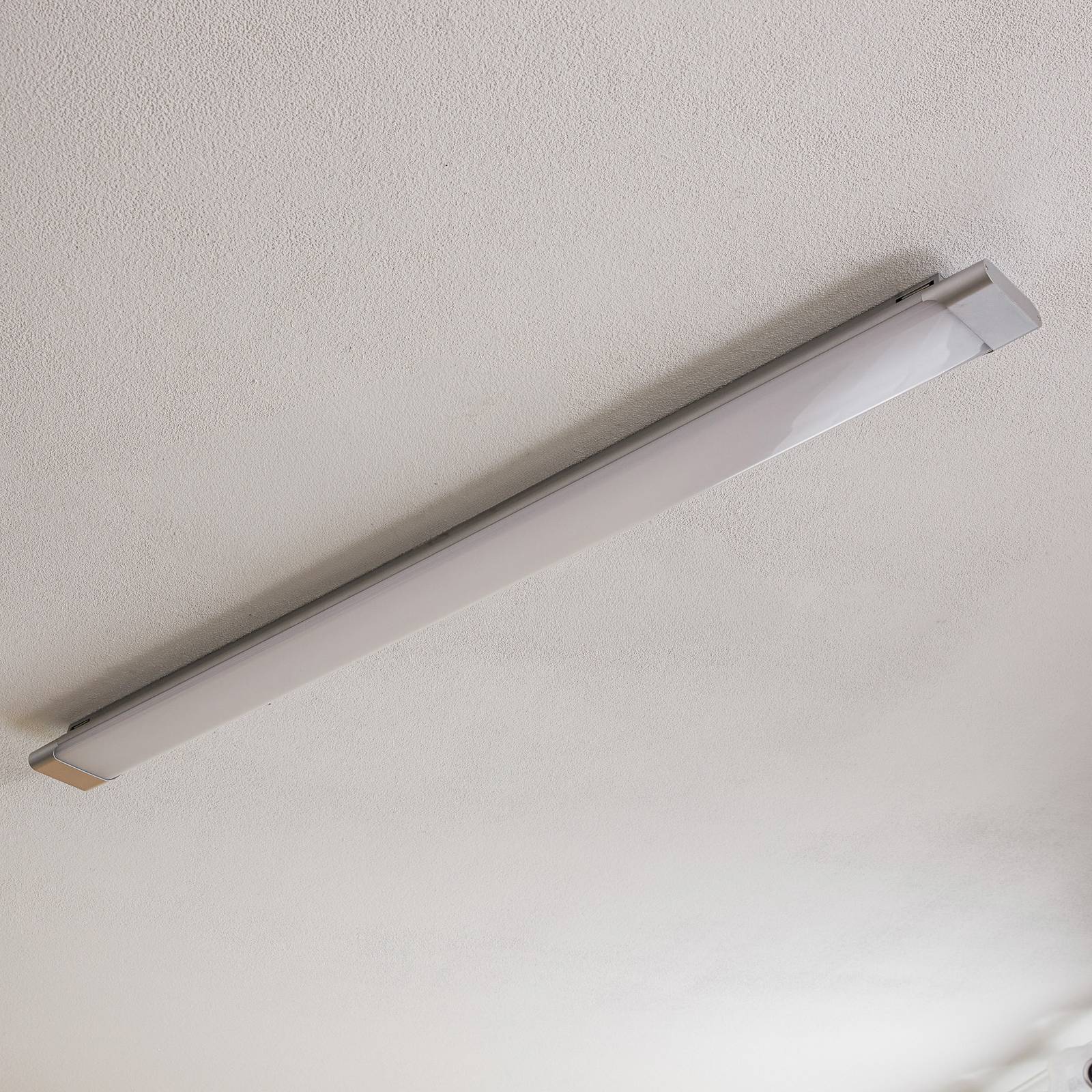 Arcchio LED-Deckenleuchte Vinca, 120 cm, 3.450 lm, 4.000 K Arcchio LED-Deckenleuchte Vinca, 120 cm, 3.450 lm, 4.000 K von Arcchio