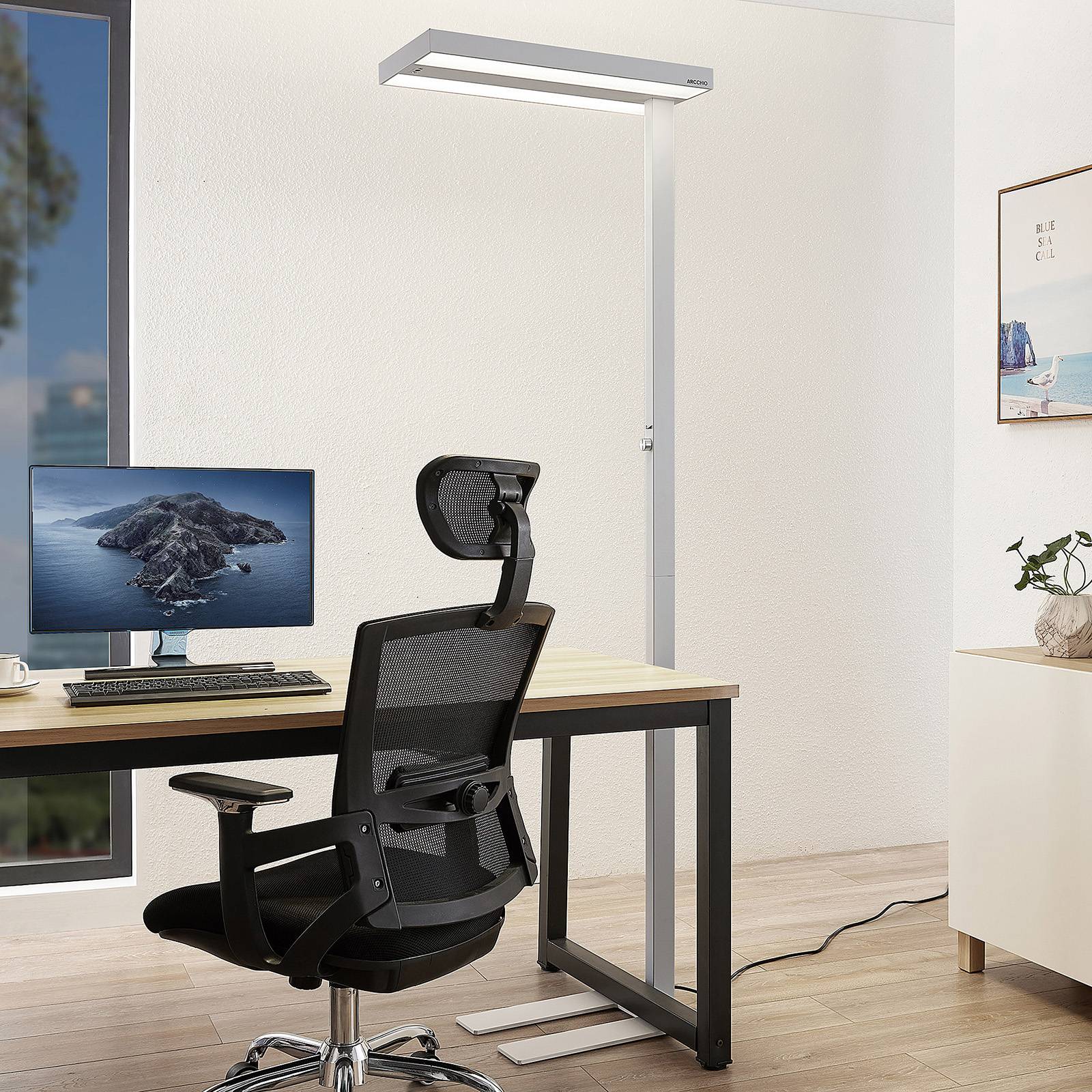 Arcchio LED-Stehleuchte Logan Pro, weiß, Sensor, dimmbar Arcchio LED-Stehleuchte Logan Pro, weiß, Sensor, dimmbar von Arcchio