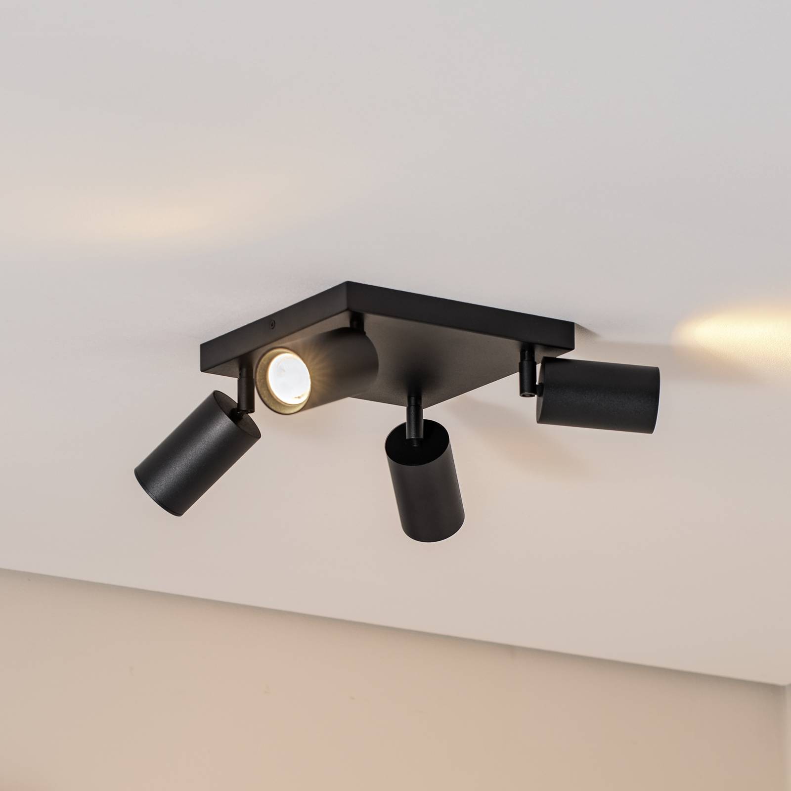 Deckenstrahler Sado, schwarz, Stahl, justierbar, 4-flammig Deckenstrahler Sado, schwarz, Stahl, justierbar, 4-flammig von Argon
