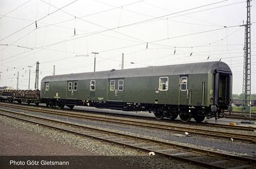 Arnold HN4417 N 2er-Set Postwagen Post-mrz der DB von Arnold