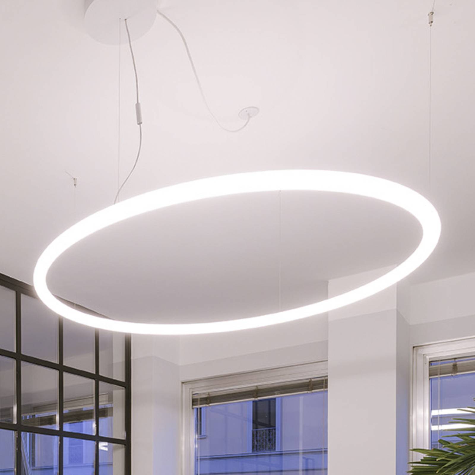 Artemide Alphabet of light circular via App 155 cm von Artemide