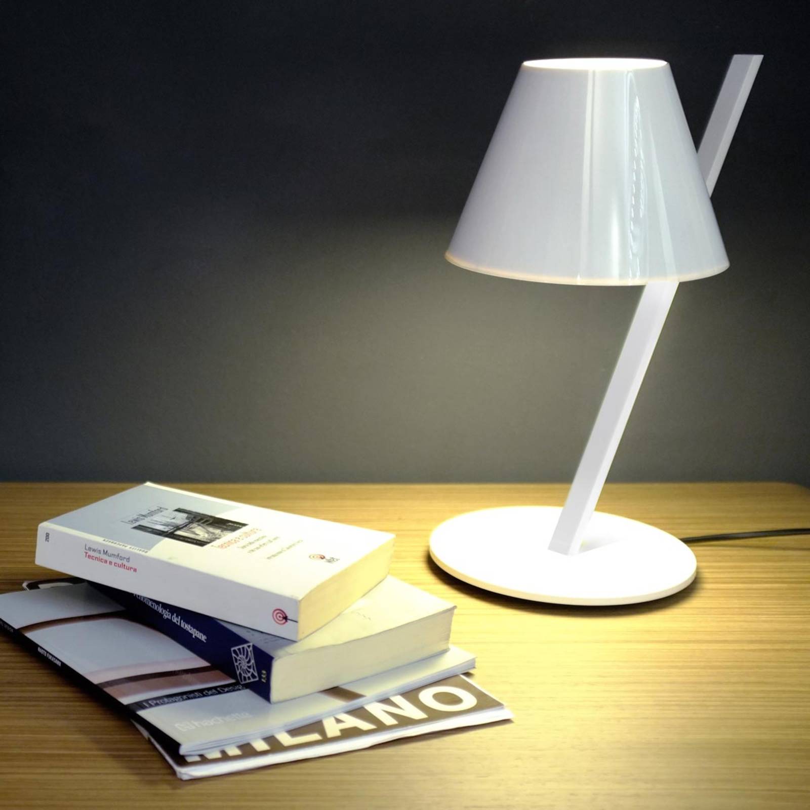 Artemide La Petite - weiße Designer-Tischleuchte Artemide La Petite - weiße Designer-Tischleuchte von Artemide