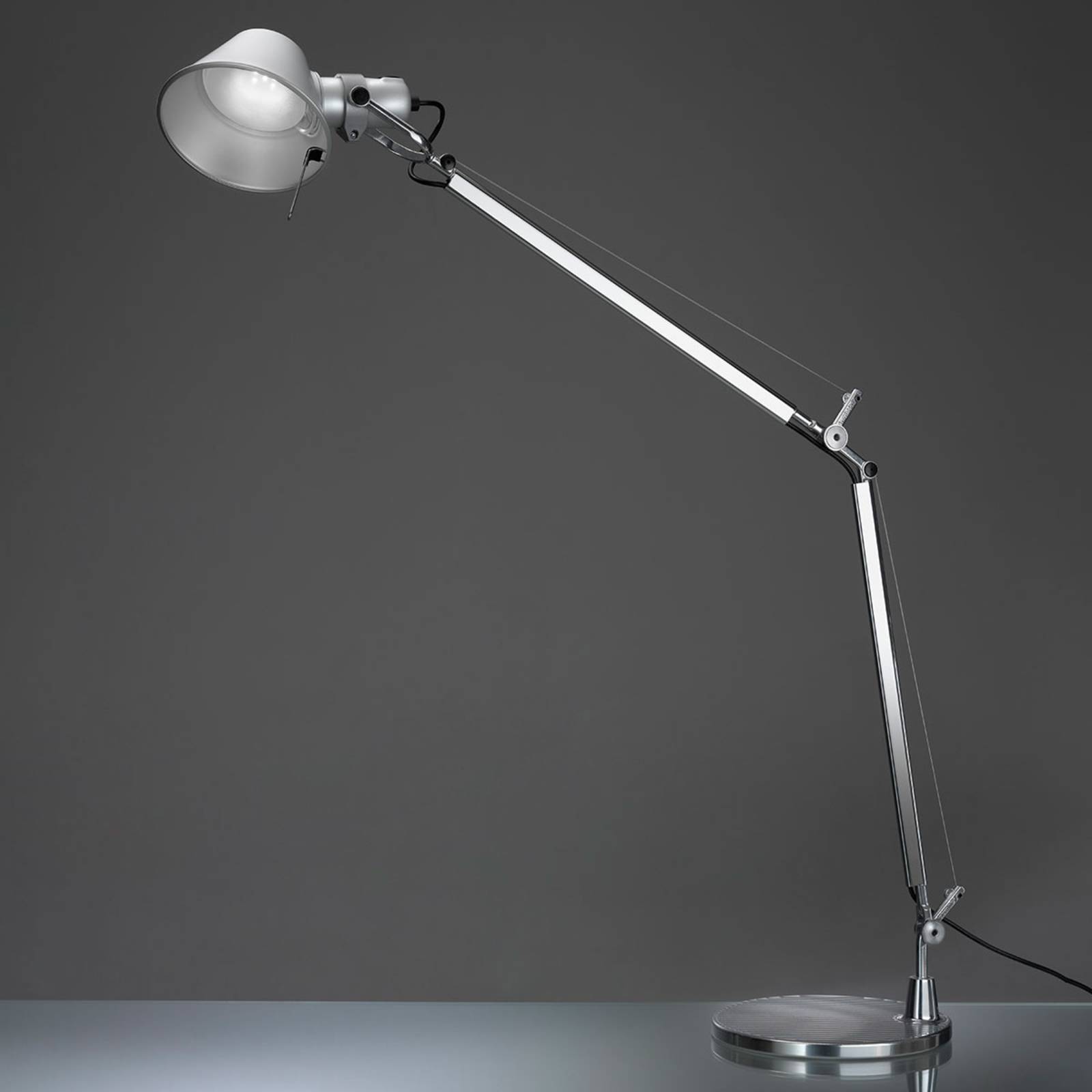Artemide Tolomeo Tischleuchte Präsenzsensor 2700 K Artemide Tolomeo Tischleuchte Präsenzsensor 2700 K von Artemide