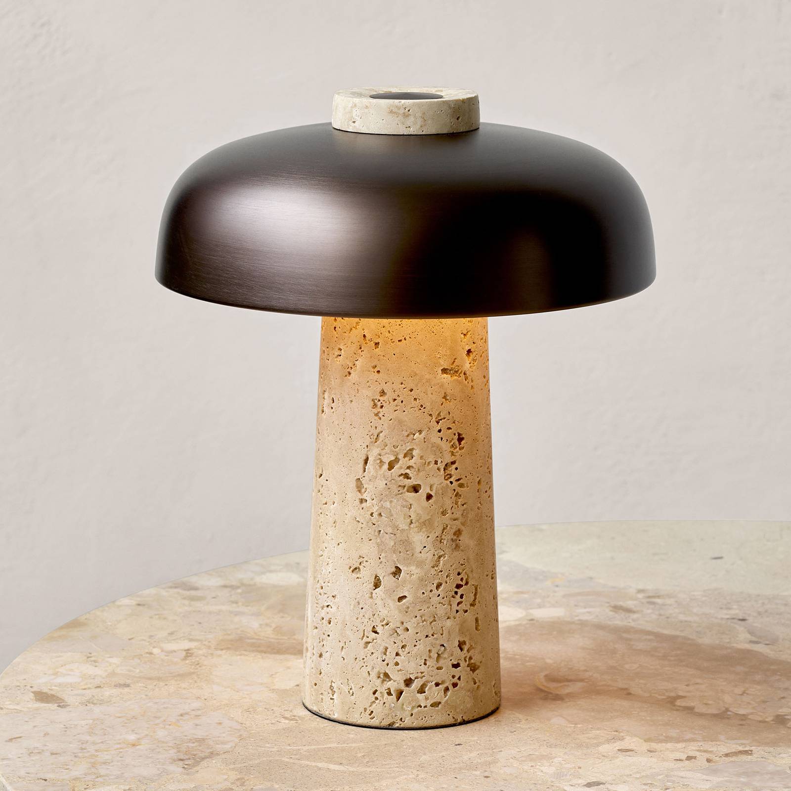 Audo LED-Tischleuchte Reverse, bronze, Travertin, Höhe 30 cm Audo LED-Tischleuchte Reverse, bronze, Travertin, Höhe 30 cm von Audo Copenhagen