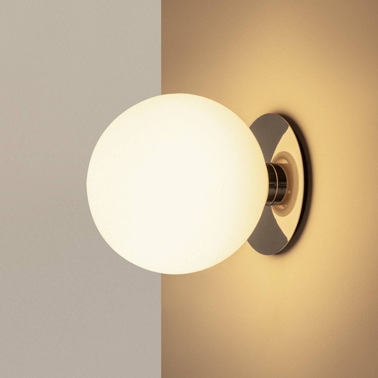 Audo TR Bulb, Wandleuchte, Stahl Glas, weiß. Ø 20 cm Audo TR Bulb, Wandleuchte, Stahl Glas, weiß. Ø 20 cm von Audo Copenhagen