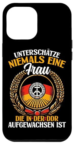Unterschätze Niemals Eine Frau Die In DDR Aufgewachsen Ist Hülle für iPhone 12 Pro Max Unterschätze Niemals Eine Frau Die In DDR Aufgewachsen Ist Hülle für iPhone 12 Pro Max von Authentisches Ostdeutschland Design Für Deutsche