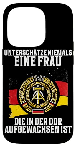 Unterschätze Niemals Eine Frau Die In Dor Aufgewachsen Ist Hülle für iPhone 14 Pro Unterschätze Niemals Eine Frau Die In Dor Aufgewachsen Ist Hülle für iPhone 14 Pro von Authentisches Ostdeutschland Design Für Deutsche
