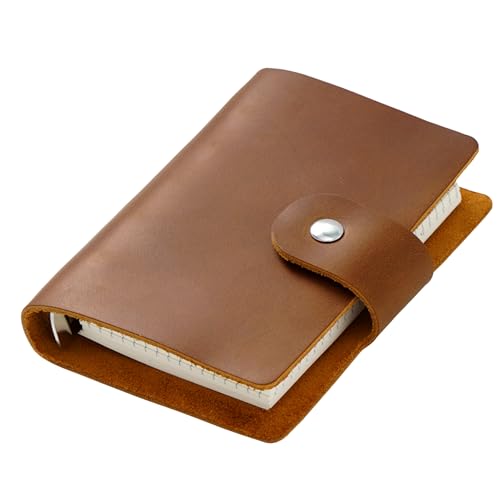 A8 Vintage Leder-Tagebuch, brauner handgefertigter Rindsledereinband mit nachfüllbaren gepunkteten und Raster-Schreibseiten, kleines echtes Leder, Loseblatt, 5-Ring-Notizbuch mit Druckknopfverschluss A8 Vintage Leder-Tagebuch, brauner handgefertigter Rindsledereinband mit nachfüllbaren gepunkteten und Raster-Schreibseiten, kleines echtes Leder, Loseblatt, 5-Ring-Notizbuch mit Druckknopfverschluss von AxeWoodz