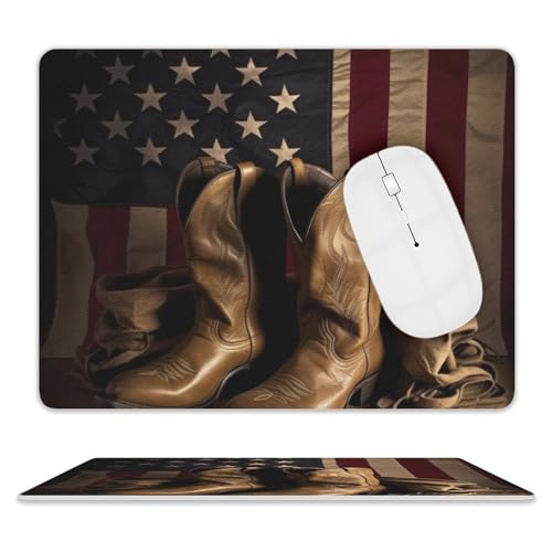 Mauspad, quadratisch, amerikanische Flagge mit Cowboystiefeln, Leder-Mauspads, rutschfeste Gummiunterseite, kleines Mauspad (20,3 x 25,4 cm) von BWQSKL