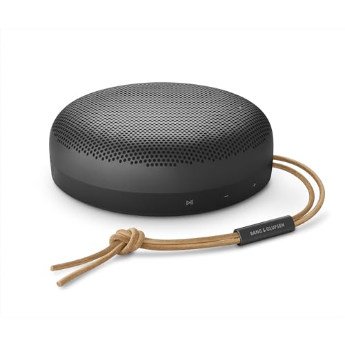 Bang & Olufsen Beosound A1 (2. Gen) – Kabelloser tragbarer IP67 wasserdichter Bluetooth-Lautsprecher mit 360-Grad-Sound, Alexa Voice Assistant & Speakerphone, 18 h Akkulaufzeit - Black Anthracite von Bang & Olufsen