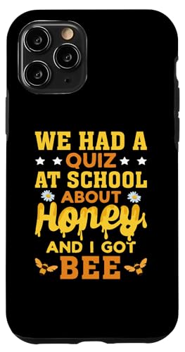 A Quiz About Honey Imkerei Wortspiel für Imker Hülle für iPhone 11 Pro A Quiz About Honey Imkerei Wortspiel für Imker Hülle für iPhone 11 Pro von Beekeeping Design Ideas For Beekeepers