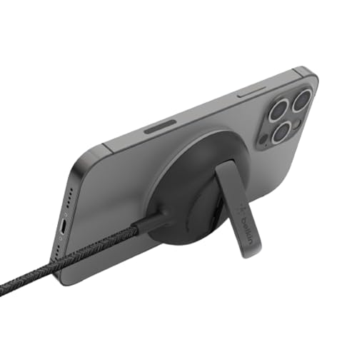 Belkin BoostCharge Pro tragbares kabelloses Ladepad mit MagSafe (schnelles Laden bis zu 15 W, Ständer, kompatibel iPhone 14-, 13- und 12-Modellen, Netzteil Nicht enthalten) Schwarz von Belkin