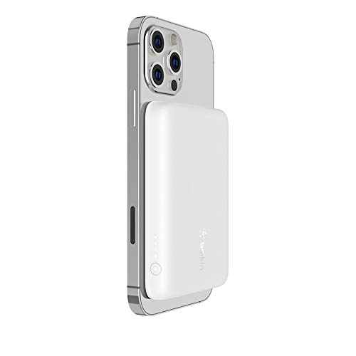 Belkin magnetische drahtlose Powerbank 2,5 K (portables Ladegerät, kompatibel mit MagSafe, für iPhone 14-Modelle, 2500 mAh, kompakte Ausführung zum Schnellladen USB-C/USB-C-Kabel enthalten) – Weiß von Belkin