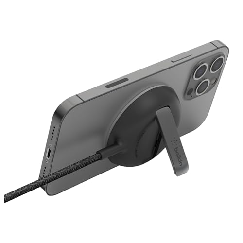 Belkin tragbares drahtloses Ladepad mit MagSafe (schnelles Laden mit bis zu 15 W, mit iPhone 13, 13 Pro, 13 Pro Max und 13 mini kompatibler Ständer, Netzteil nicht enthalten) – Schwarz von Belkin