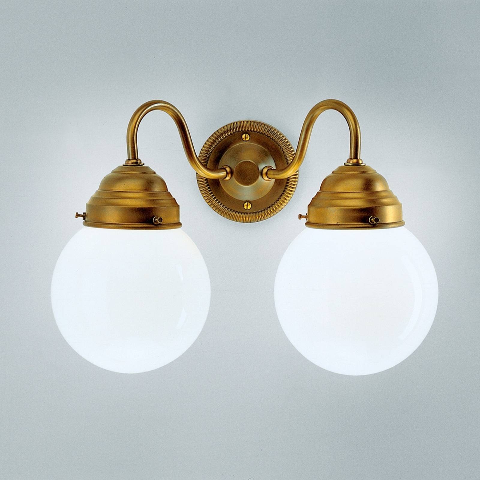 Wandleuchte Larry II, Messing, Glas mundgeblasen Wandleuchte Larry II, Messing, Glas mundgeblasen von Berliner Messinglampen