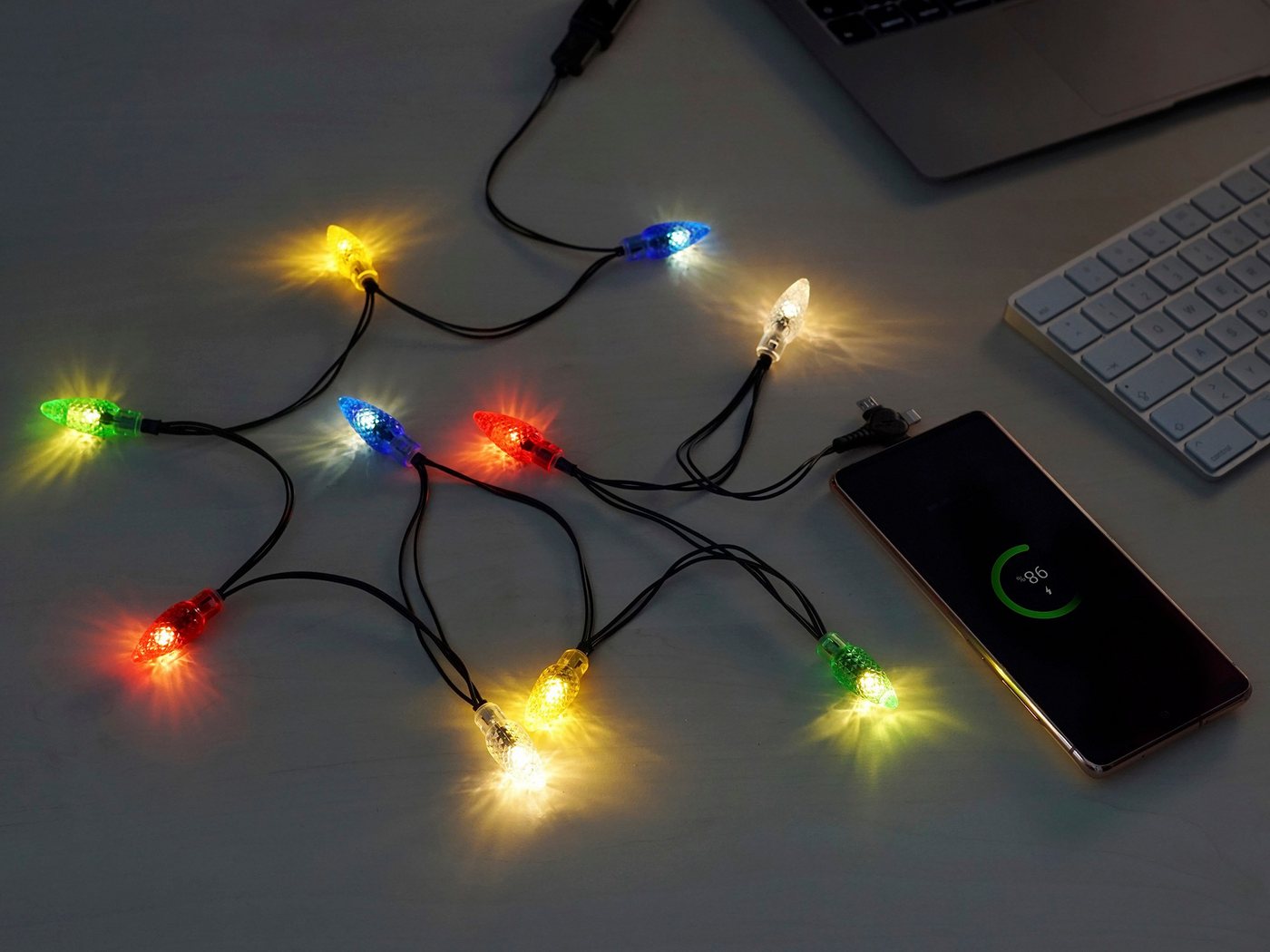 BerryBase 3-fach USB Ladekabel, X-mas Lichterkette mit 10 bunten Lichtern, 8-Pin Lightningkabel von BerryBase