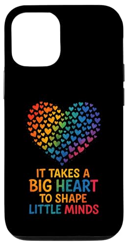 Es braucht ein großes Herz, um kleine Köpfe zu formen. Hülle für iPhone 12/12 Pro Es braucht ein großes Herz, um kleine Köpfe zu formen. Hülle für iPhone 12/12 Pro von Big Heart Teacher Preschool Kindergarten Spelling