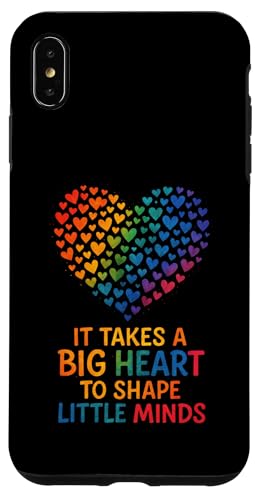 Es braucht ein großes Herz, um kleine Köpfe zu formen. Hülle für iPhone XS Max Es braucht ein großes Herz, um kleine Köpfe zu formen. Hülle für iPhone XS Max von Big Heart Teacher Preschool Kindergarten Spelling