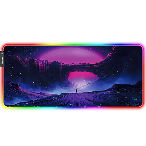 Bimormat Anime RGB Gaming Mauspad,900x400x3mm Groß Mousepad XXL,LED Schreibtischunterlage mit Rutschfester Gummibasis und Haltbaren Genähten Kanten für Personalisierter Gamer(DE rgbzidong) von Bimormat