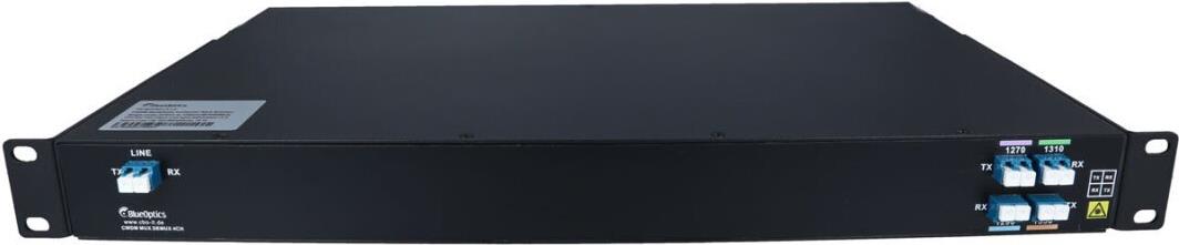BlueOptics CWDM Multiplexer 4-Kanal Racklösung, Singlemode, G.657.A1 E9/125µm, 1270nm bis 1330nm, MUX/DEMUX, TFF (Thin Film Filter), niedrige Eingangsdämpfung: 45, RAL9004 (schwarz), 19 1HE (BOCR4-LA-LA) von BlueOptics