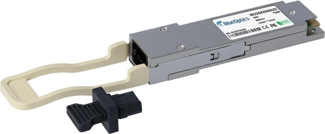 Juniper 740-080490 kompatibler BlueOptics QSFP Transceiver für Multimode 40 Gigabit Highspeed Datenübertragungen in Glasfaser Netzwerken. Unterstützt 40 Gigabit Ethernet, Fibre Channel oder SONET/SDH Anwendungen in Switchen, Routern, Storage Systemen und (740-080490-BO) von BlueOptics