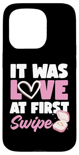 Bride To Be: Es war Liebe auf den ersten Schlag Hülle für iPhone 15 Pro Bride To Be: Es war Liebe auf den ersten Schlag Hülle für iPhone 15 Pro von Bride To Be And Bridal Shower Engagement Designs