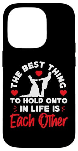 Zukünftige Braut: Das Beste, woran man festhalten kann, ist aneinander Hülle für iPhone 14 Pro von Bride To Be And Bridal Shower Engagement Designs