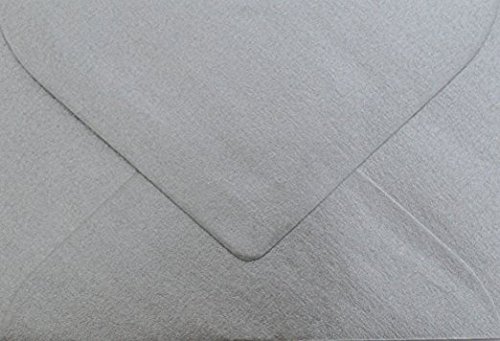 25 Briefumschläge B6 DIN (12,5 x 17,6 cm) Silber Metallic, Verschluss-Technik: Feuchtklebend mit Dreieck Lasche (Silber) ! Grammatur: 100 g/m² von Briefumschläge24Plus