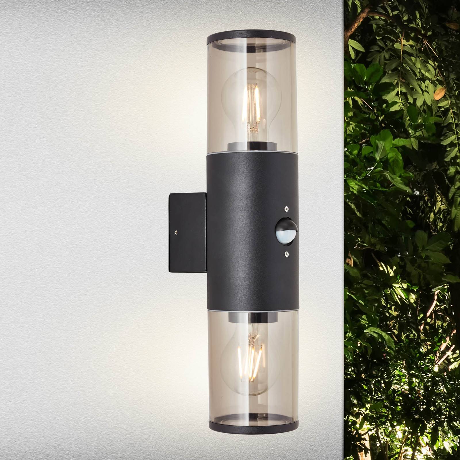 Außenwandleuchte Sergioro, zweiflammig mit Sensor Außenwandleuchte Sergioro, zweiflammig mit Sensor von Brilliant