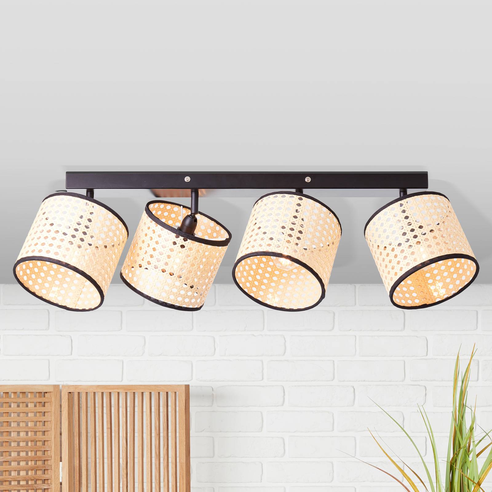 Deckenstrahler Wiley mit Rattan, vierflammig Deckenstrahler Wiley mit Rattan, vierflammig von Brilliant